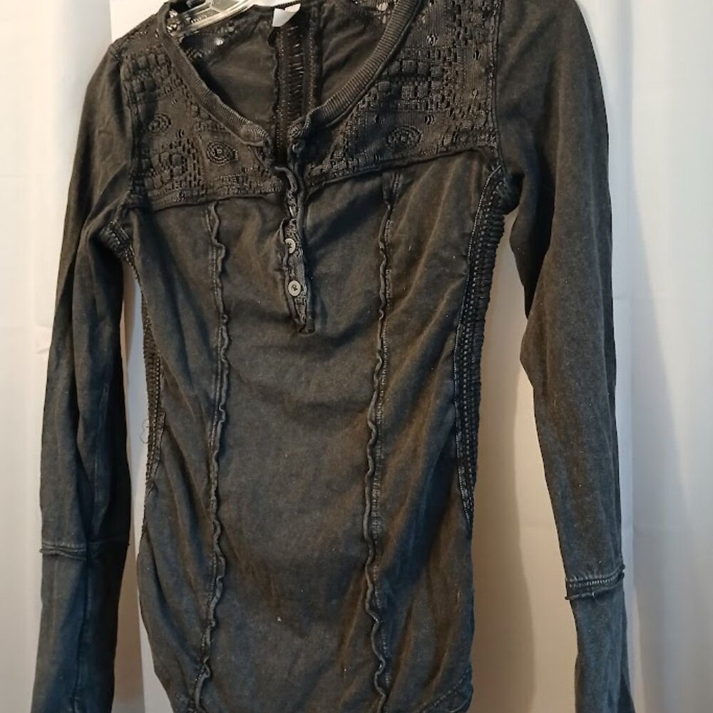 FREE PEOPLE Shell Lace Henley T-shirt Top XS Black Scoop neck Gold Coast LS - Picture 5 of 14